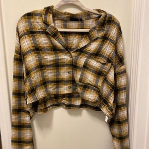 URBAN OUTFITTERS cropped flannel🍂